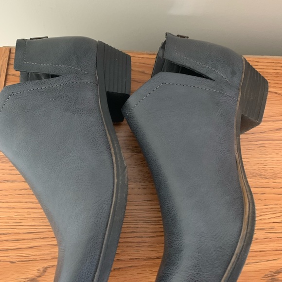 NWOT Dress barn Sugar brand ankle bootie. - Picture 6 of 11